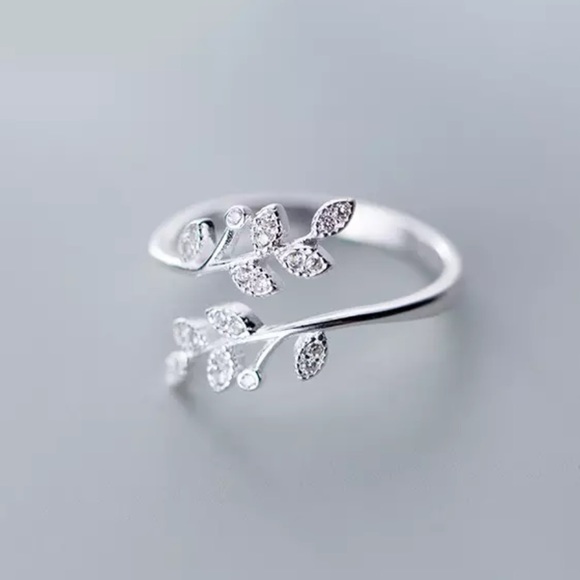 Jewelry - 🌿 Sterling silver cubic zirconia leaf ring